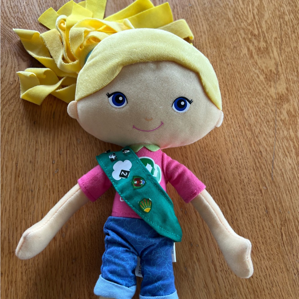 Girl Scout Friendship Doll Chloe Soft
Plush Yottoy Sash Achievements 
12"